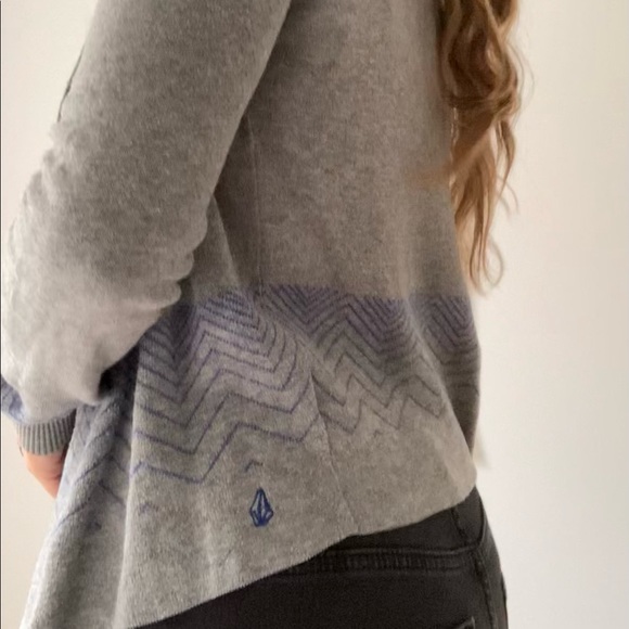 Volcom grey organic knit sweater size small with blue details - Picture 6 of 10